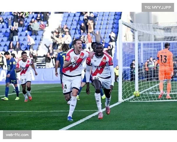 马竞客场对阵巴列卡诺,上半场客队零射正,西蒙尼场边神情严肃