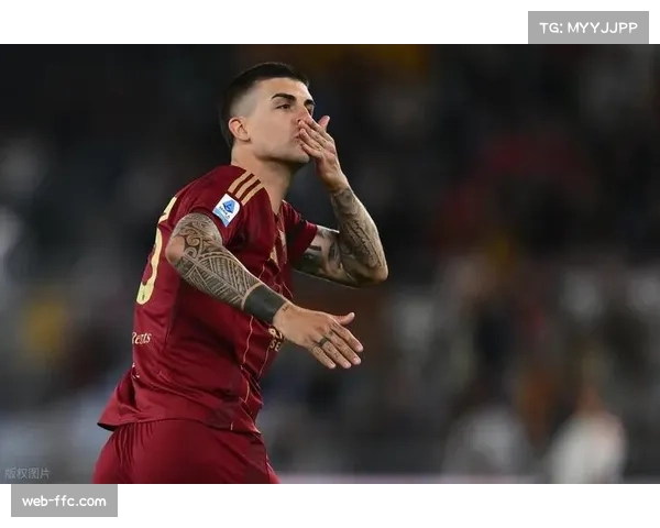 战术板瞬间:镜头捕捉到AC米兰主帅在场边大声指挥防线前压